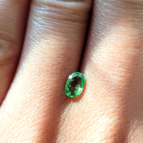 Extremely Rare Tsvorite Garnet - Picture 4 of 8